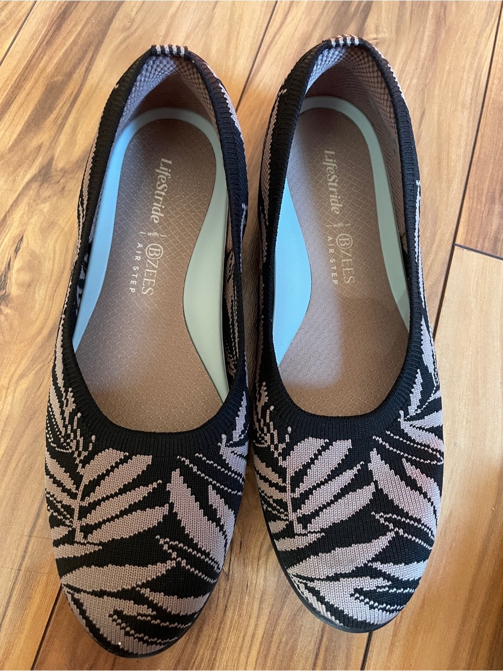 Life Stride Women's Slip-On Flats in Black and cream size  6.5 - Picture 5 of 6